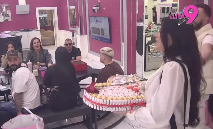 STANIJA NIJE JEDINA KOJOJ JE CAR POSLAO SPECIJALAN POKLON! Šok obrt u Eliti 9, ovoj starleti stiglo iznenađenje: "Volim te"