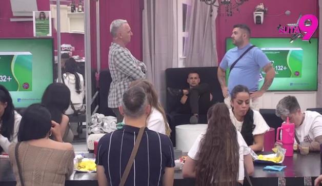 ANELI PREŠLA GRANICU I UDARILA NA STANIJU NA NAJBOLNIJE MESTO! Asmin se pere od obe: Stidim se i jedne i druge! RAT BEZ GRANICA (VIDEO)