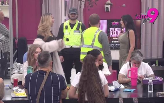 ANELI PREŠLA GRANICU I UDARILA NA STANIJU NA NAJBOLNIJE MESTO! Asmin se pere od obe: Stidim se i jedne i druge! RAT BEZ GRANICA (VIDEO)