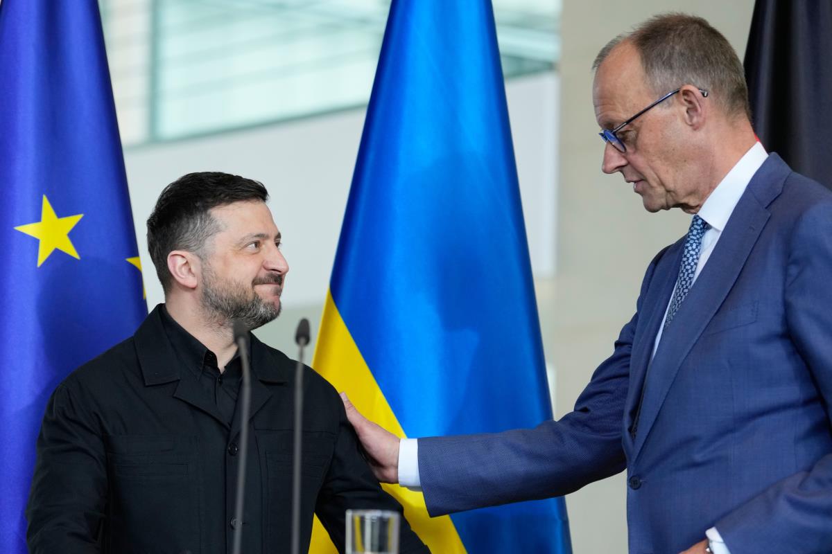 x01 AP Ebrahim Noroozi.jpg