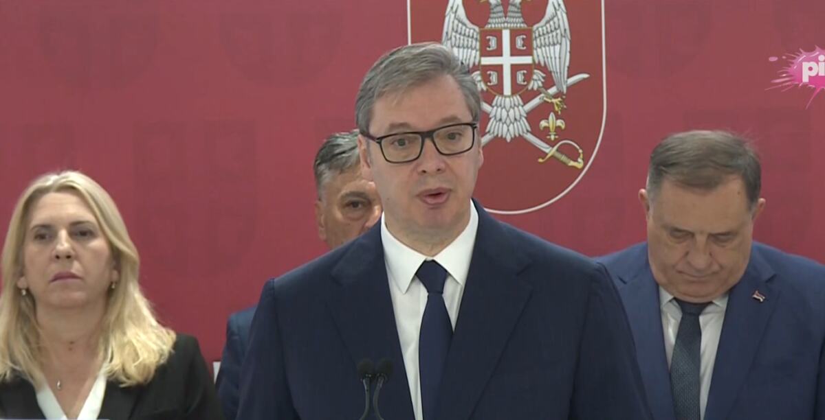 Aleksadar Vučić (2).png