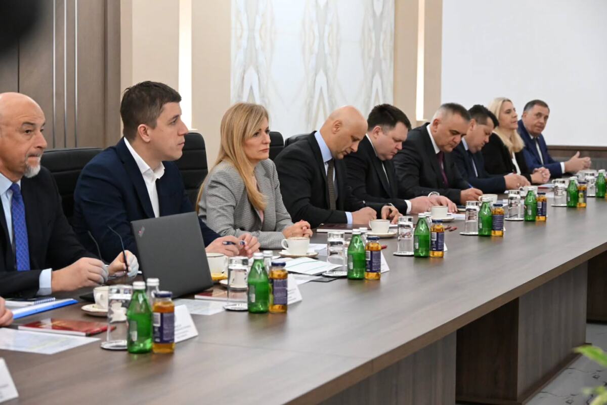 Aleksandar Vučić sastanak vojni vrh Generalštab Banjica 2  (5).jpg