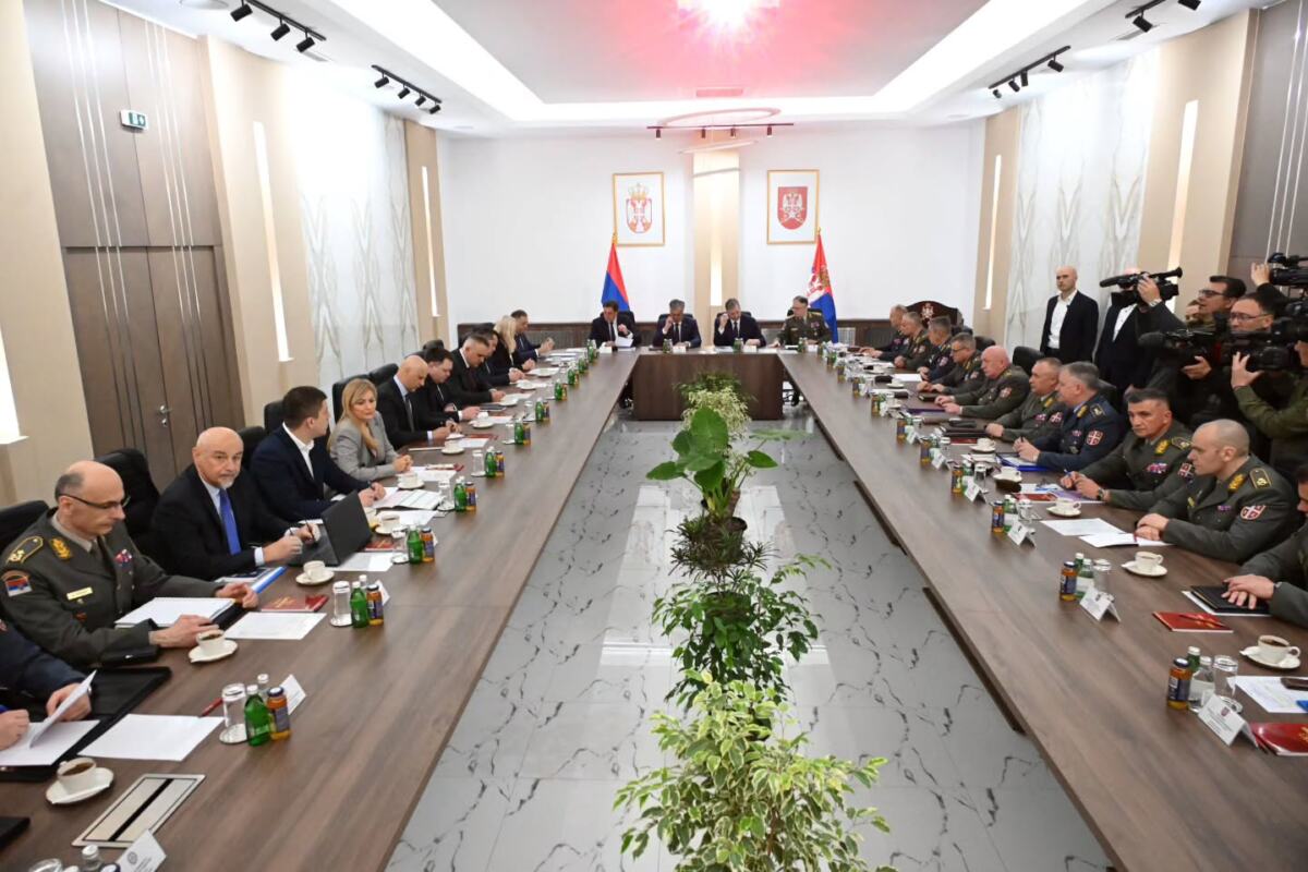 Aleksandar Vučić sastanak vojni vrh Generalštab Banjica 2  (4).jpg