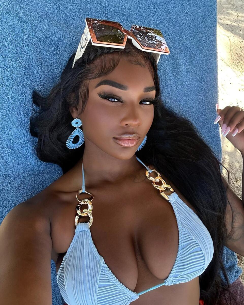 Ešli Robinson (1).jpg