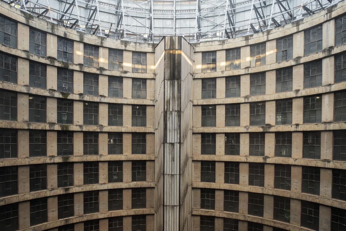 Neboder Ponte Tauer u Johanesburgu, cilindrična zgrada sa šupljim jezgrom