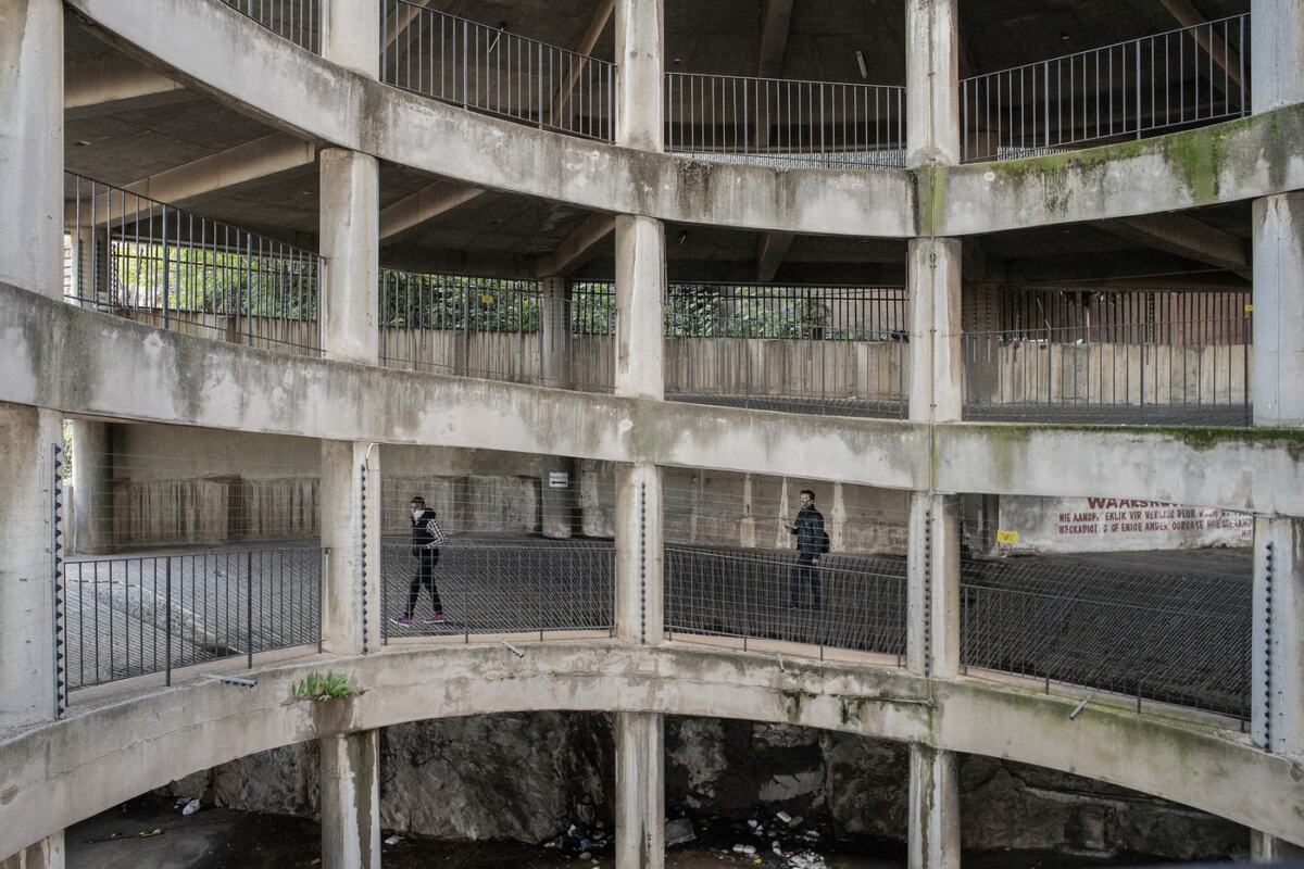 Neboder Ponte Tauer u Johanesburgu, cilindrična zgrada sa šupljim jezgrom