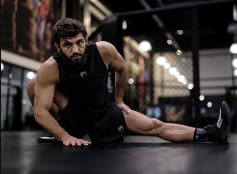 UFC zvezda izbačena iz aviona