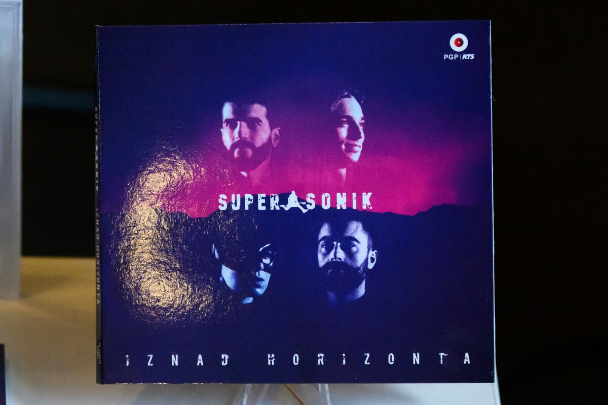 Omot debi albuma benda Supersonik.jpg