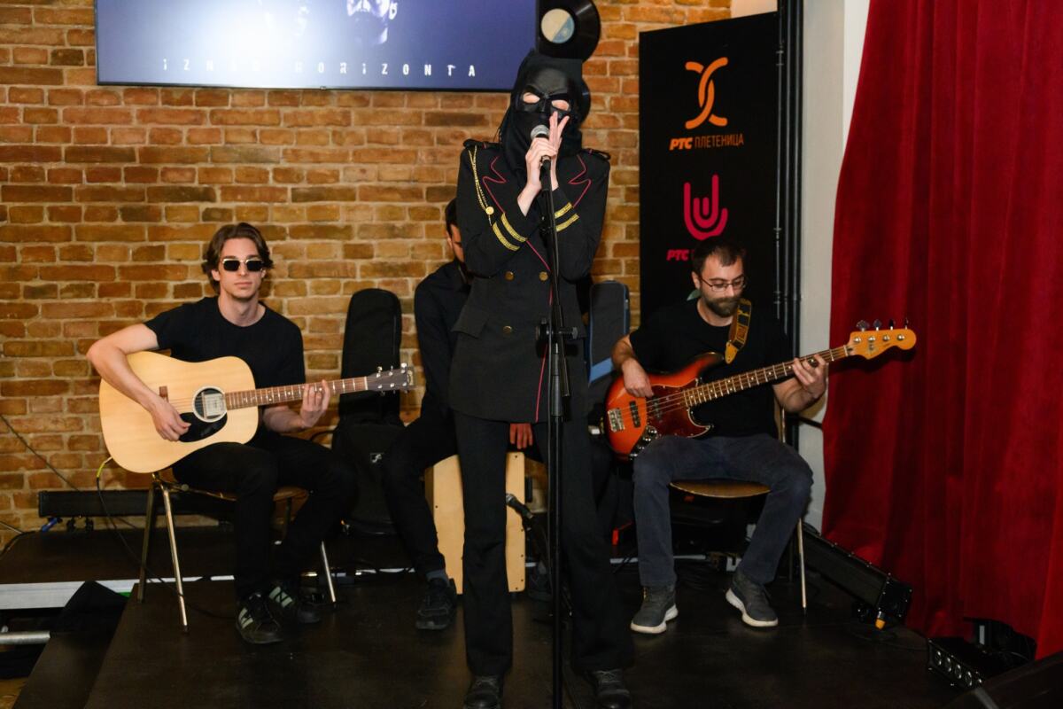 Supersonik promocija albuma Iznad horizonta.jpg