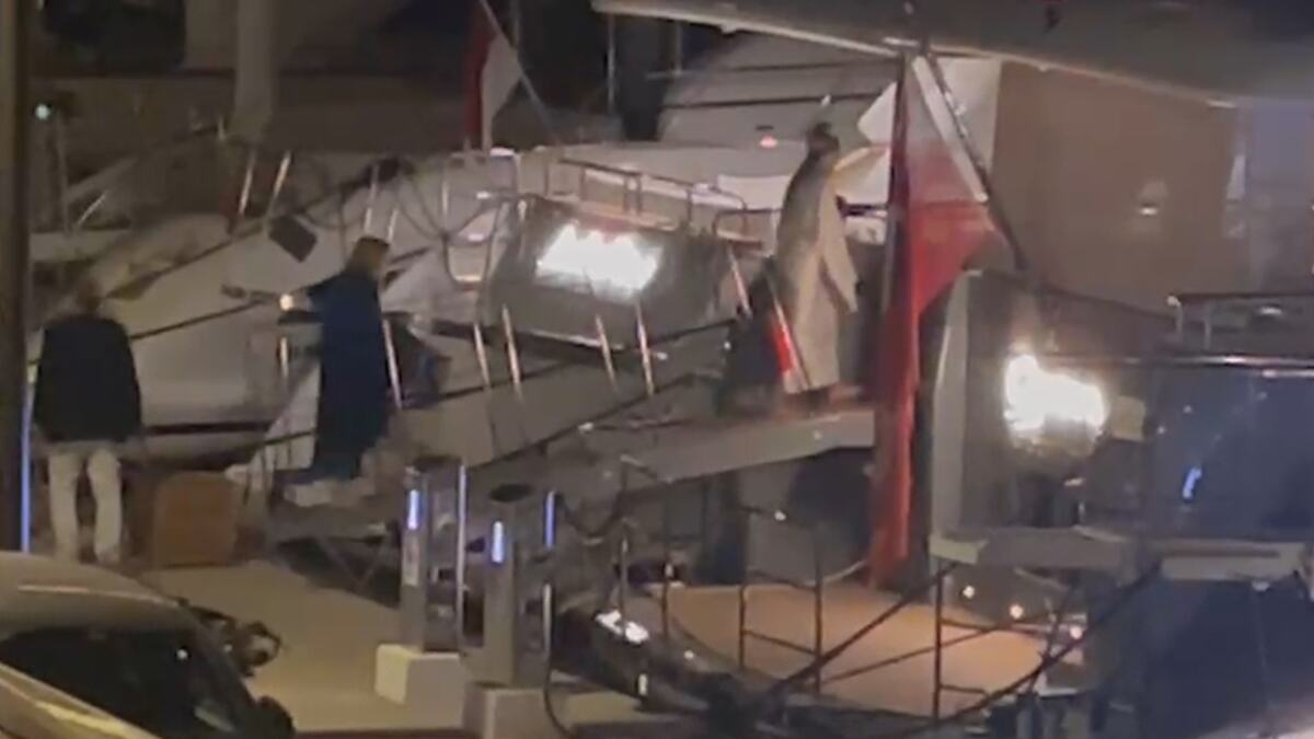 Kurir templejt pravi_1.00_01_49_02.Still007.jpg