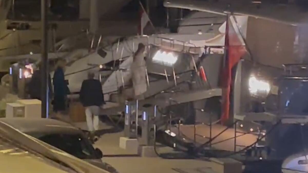 Kurir templejt pravi_1.00_01_45_14.Still005.jpg