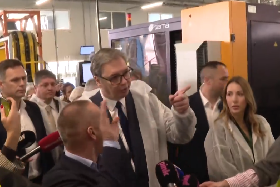 Aleksandar Vučić Paraćin otvaranje pogona fabrika stakla Vaider (2).png