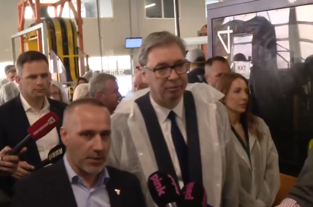 Aleksandar Vučić Paraćin otvaranje pogona fabrika stakla Vaider (3).png