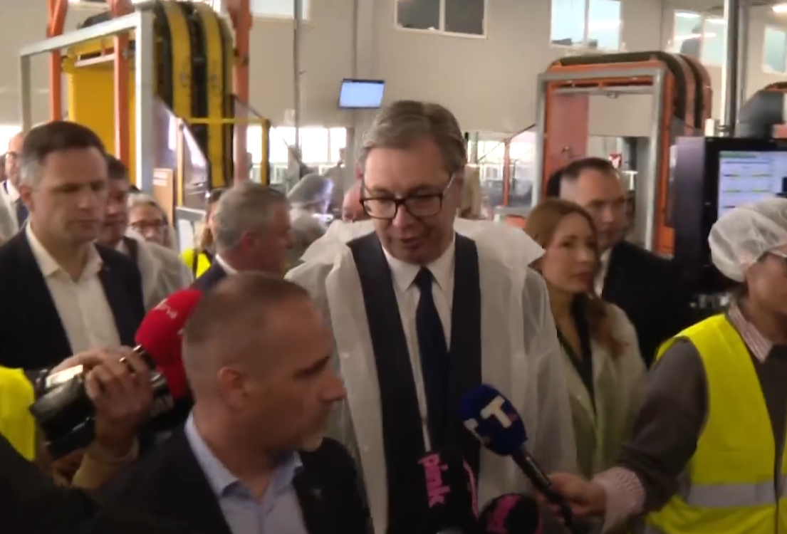 Aleksandar Vučić Paraćin otvaranje pogona fabrika stakla Vaider (4).png