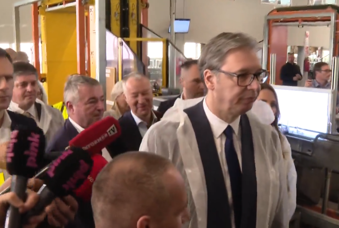 Aleksandar Vučić Paraćin otvaranje pogona fabrika stakla Vaider (5).png