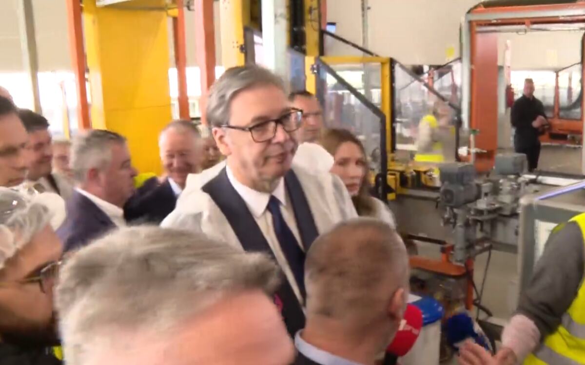 Aleksandar Vučić Paraćin otvaranje pogona fabrika stakla Vaider (6).png
