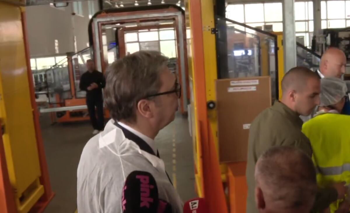 Aleksandar Vučić Paraćin otvaranje pogona fabrika stakla Vaider (7).png