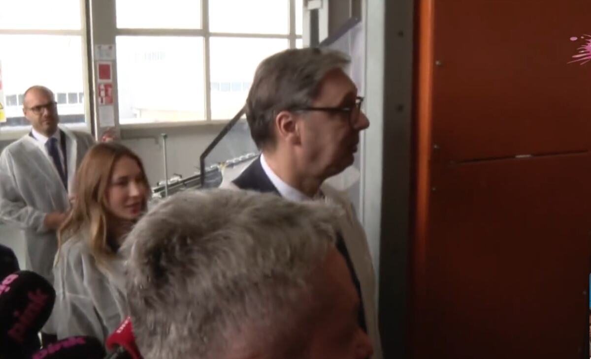 Aleksandar Vučić Paraćin otvaranje pogona fabrika stakla Vaider (8).png