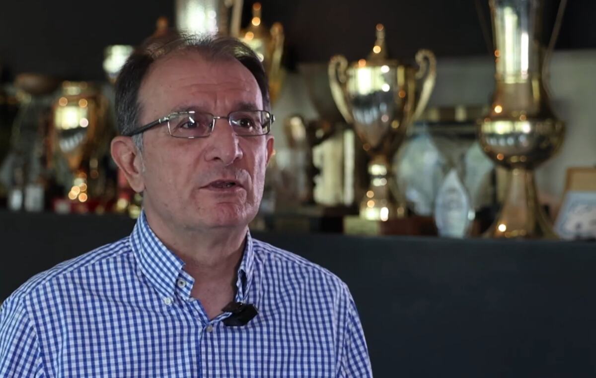 Zvonko Popović u trofejnoj sali FK Partizan