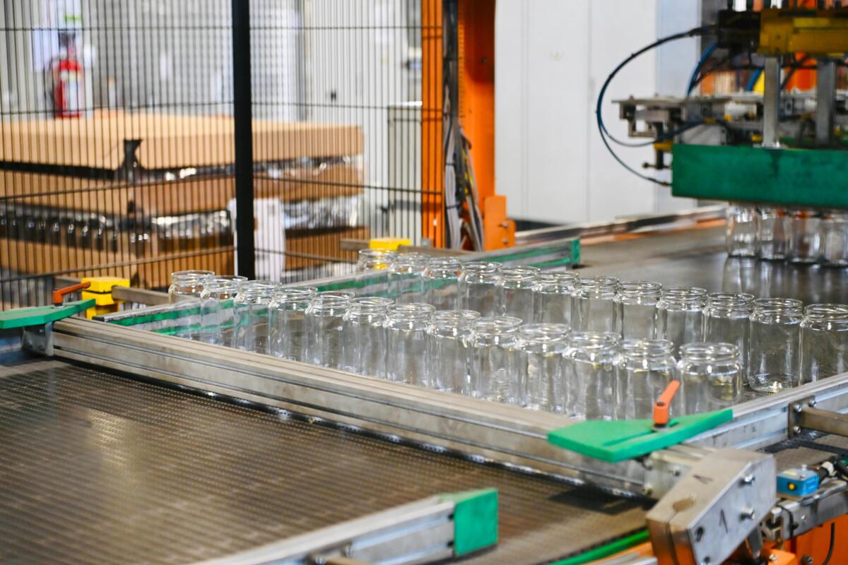 Aleksandar Vučić Paraćin otvaranje pogona fabrika stakla Vaider.jpeg