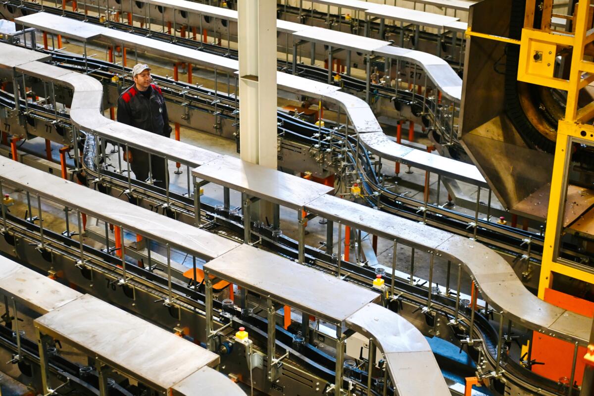 Aleksandar Vučić Paraćin otvaranje pogona fabrika stakla Vaider (5).jpeg