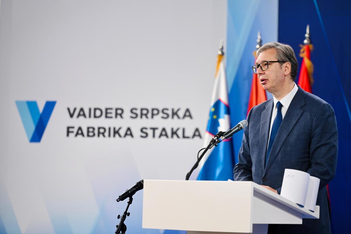 Aleksandar Vučić Paraćin otvaranje pogona fabrika stakla Vaider (8).jpeg