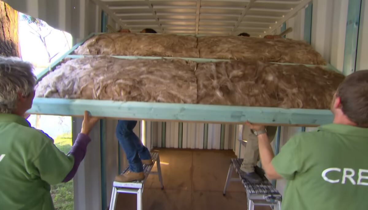 Moderna kuća od brodskog kontejnera sa terasom u prirodi (4).png