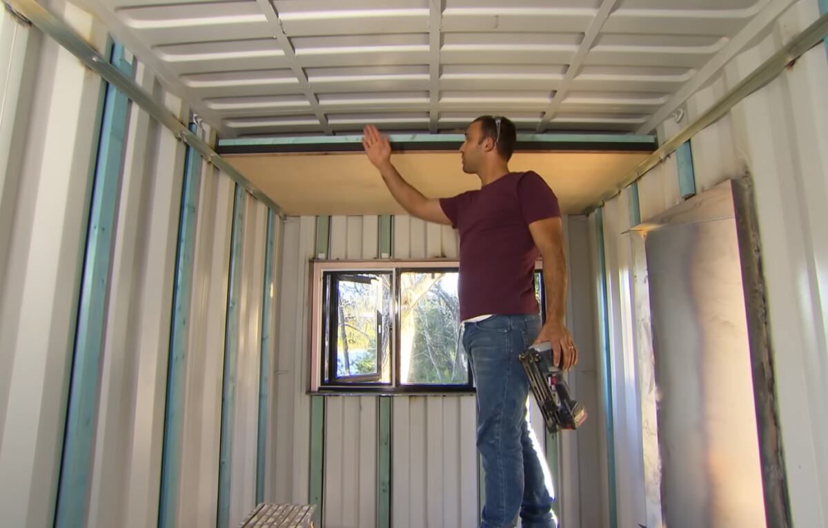 Moderna kuća od brodskog kontejnera sa terasom u prirodi (5).png