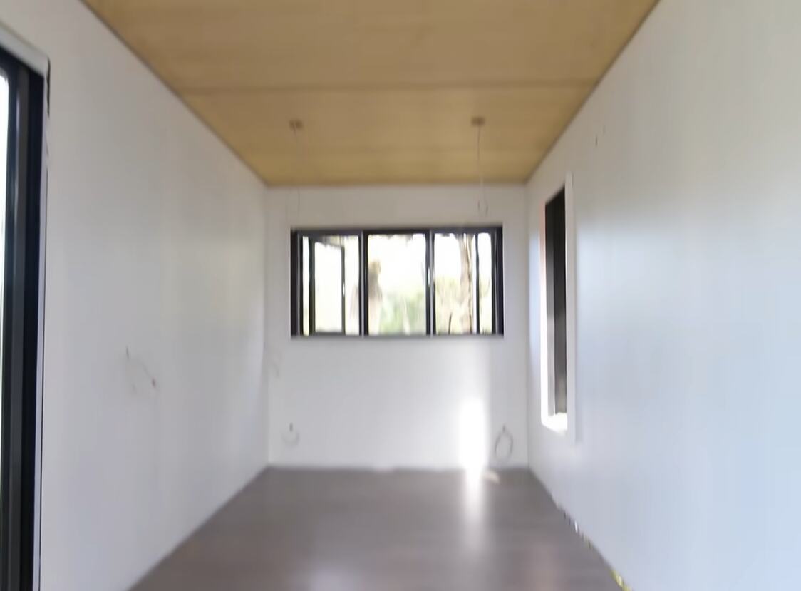 Moderna kuća od brodskog kontejnera sa terasom u prirodi (7).png