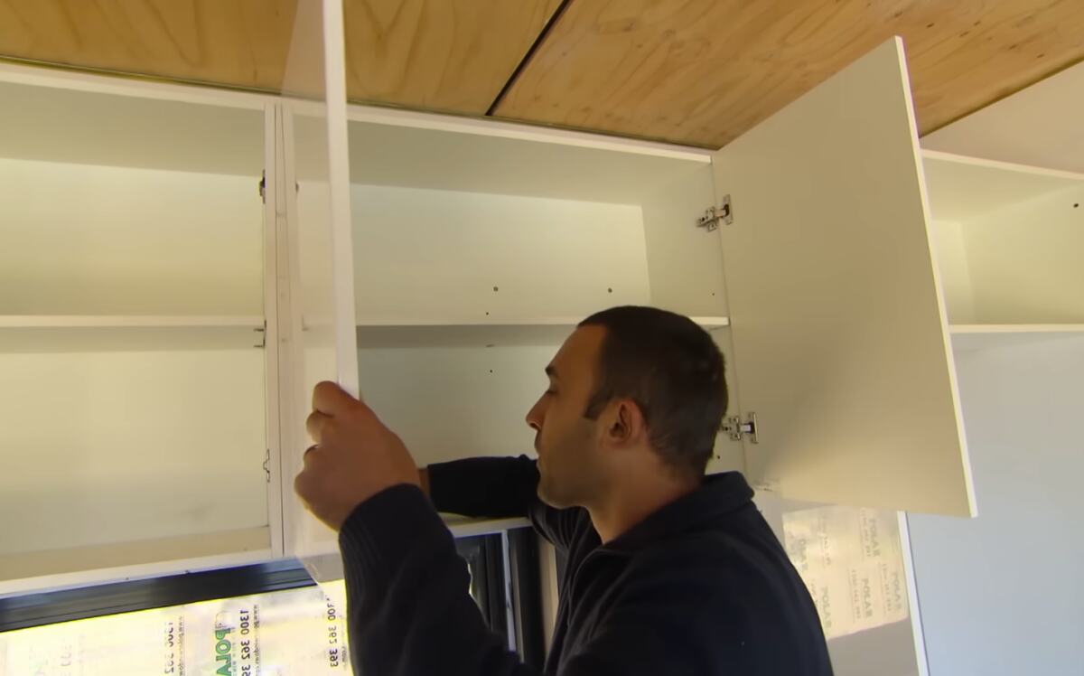 Moderna kuća od brodskog kontejnera sa terasom u prirodi (8).png