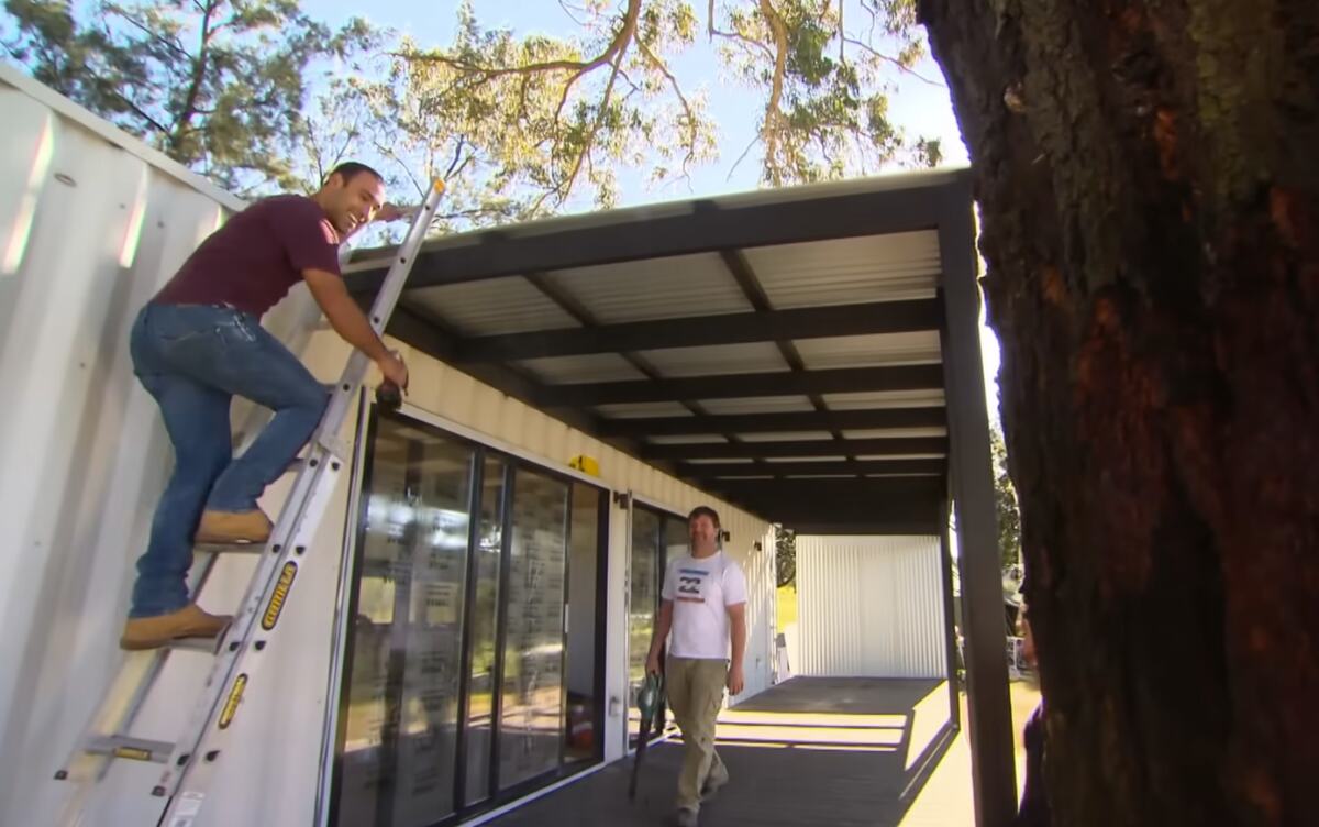 Moderna kuća od brodskog kontejnera sa terasom u prirodi (9).png