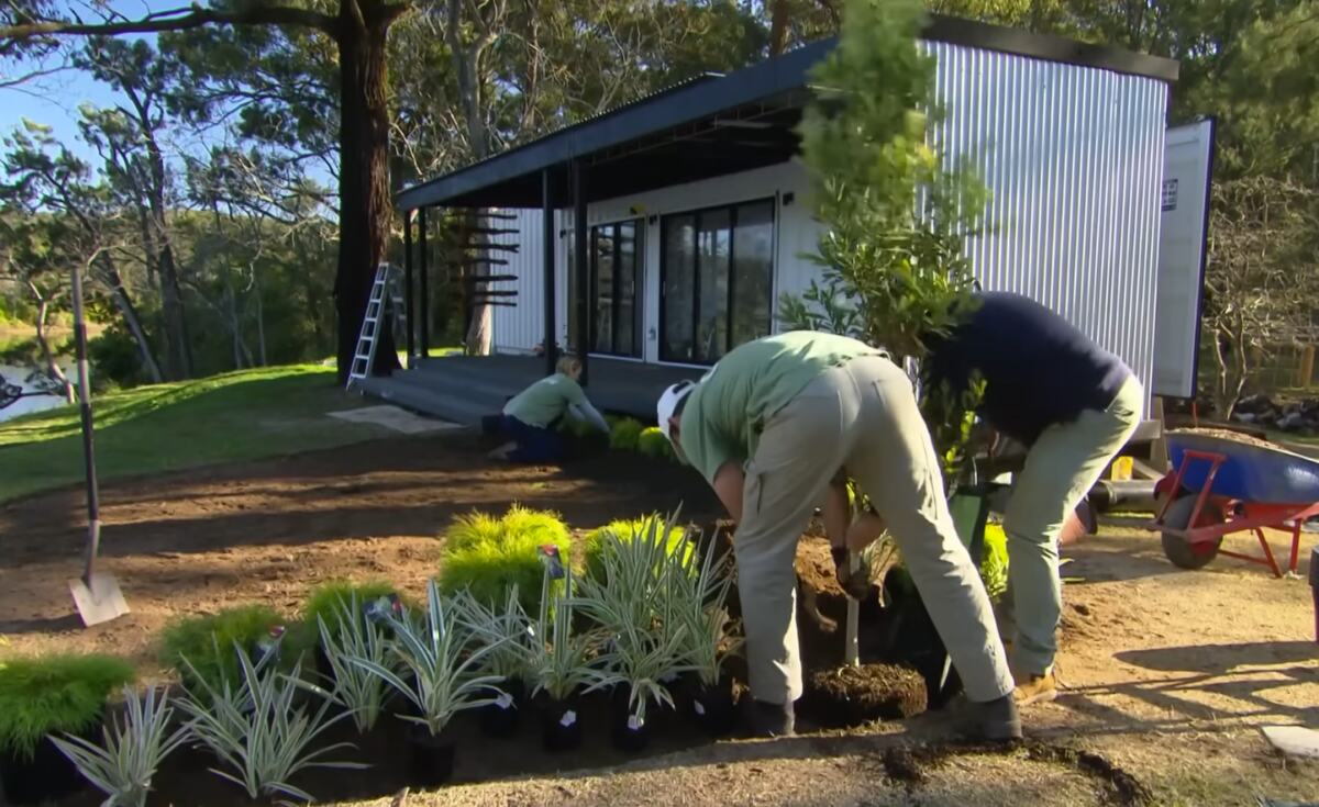 Moderna kuća od brodskog kontejnera sa terasom u prirodi (10).png