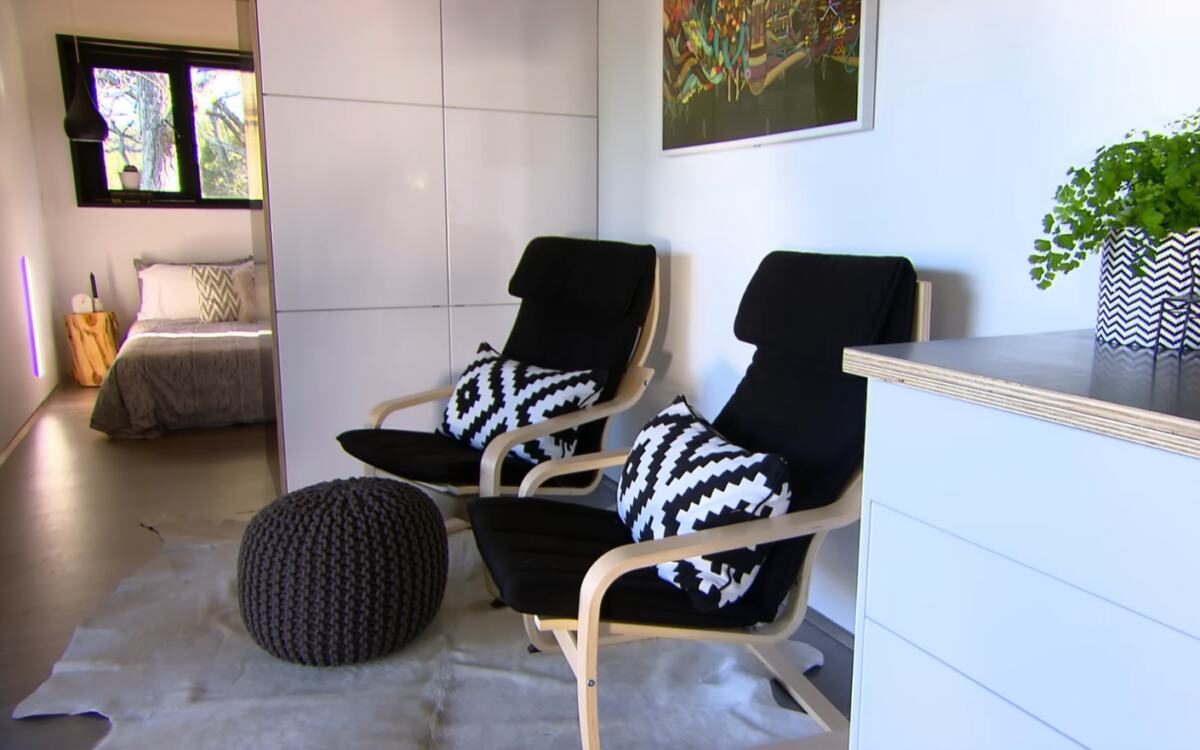 Moderna kuća od brodskog kontejnera sa terasom u prirodi (15).png