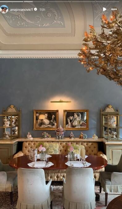 (FOTO) SUPRUGA NAŠEG PEVAČA NOĆ U HOTELU PLAĆA 5.700 EVRA: Donose joj doručak na terasu sa koje pogled puca, kada na sred sobe: Luksuz kakav niste videli