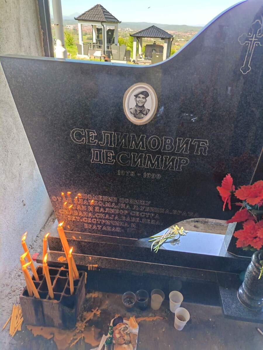 Članovi Udruženja veterana organa bezbednosti i vojne policije Srbije i bivši pripadnici 52.bVP u rodnom mestu Desimira Deska Selimovića