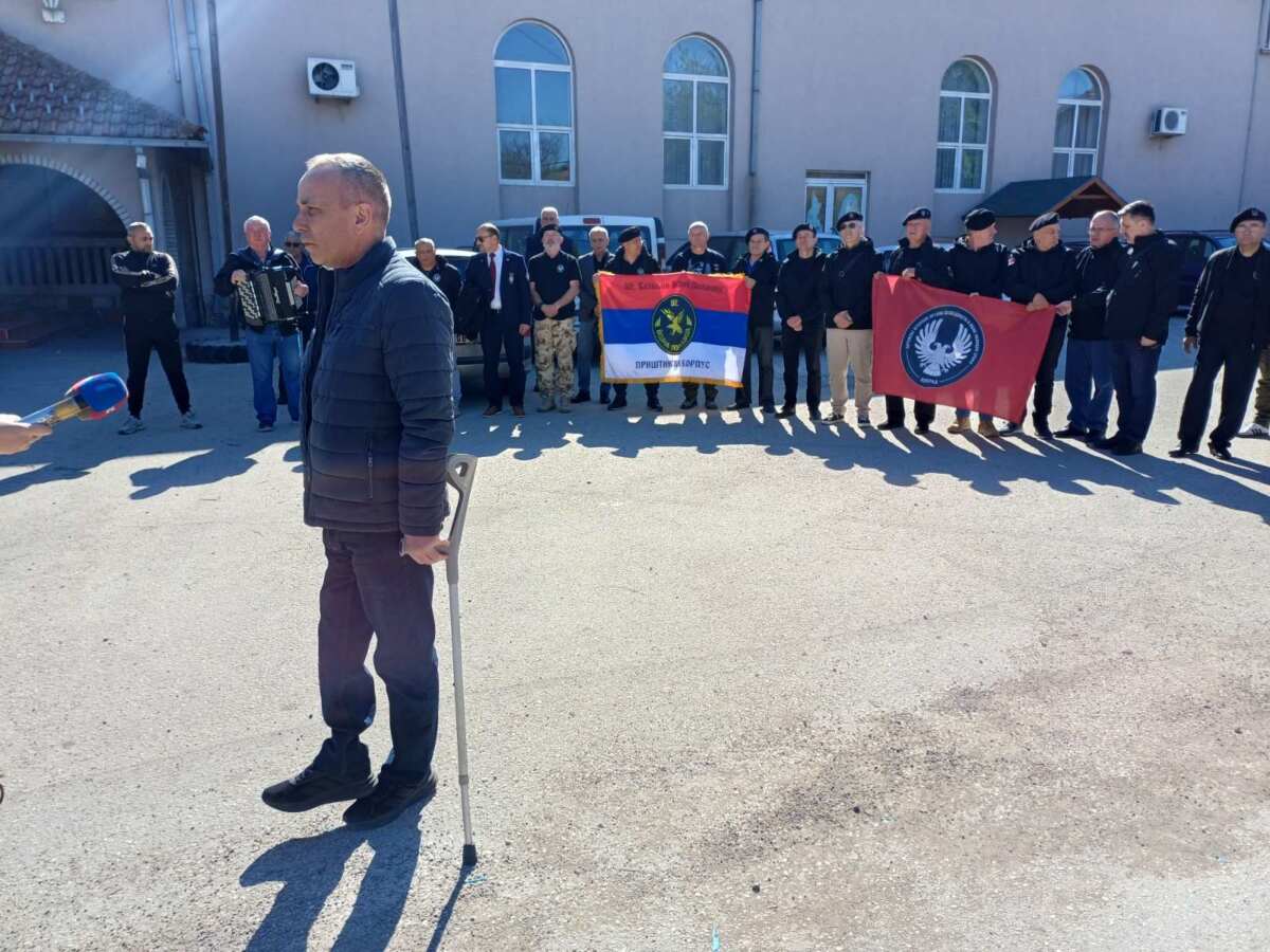 Članovi Udruženja veterana organa bezbednosti i vojne policije Srbije i bivši pripadnici 52.bVP u rodnom mestu Desimira Deska Selimovića