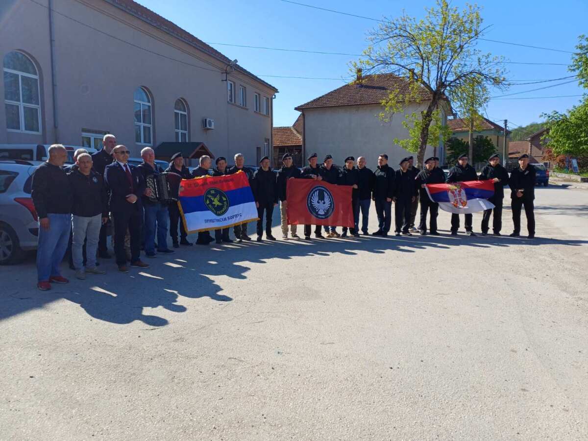 Članovi Udruženja veterana organa bezbednosti i vojne policije Srbije i bivši pripadnici 52.bVP u rodnom mestu Desimira Deska Selimovića