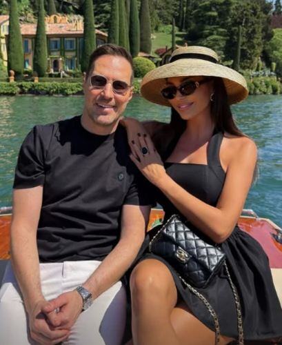 ANA I PEĐA JOVANOVIĆ NA ROMANTIČNOM PUTOVANJU! Bračni par se oglasio iz Italije, supruga pevača oduševila stajlingom (FOTO)