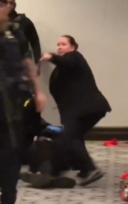 Donald Tramp correspondent dinner (3).png