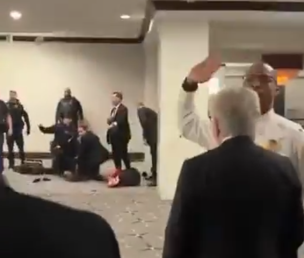 Donald Tramp correspondent dinner (5).png