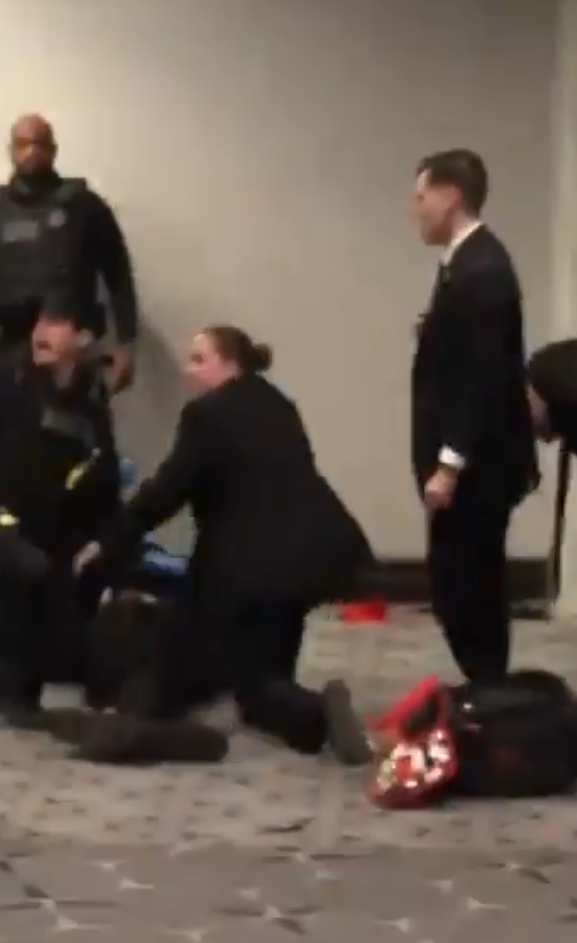 Donald Tramp correspondent dinner (6).png