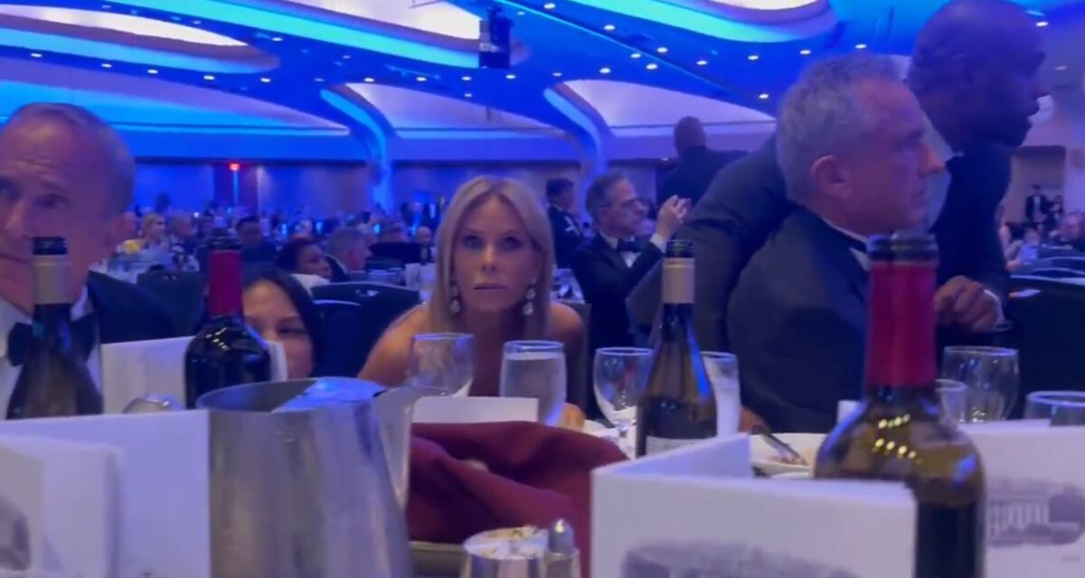 Donald Tramp correspondent dinner (13).png