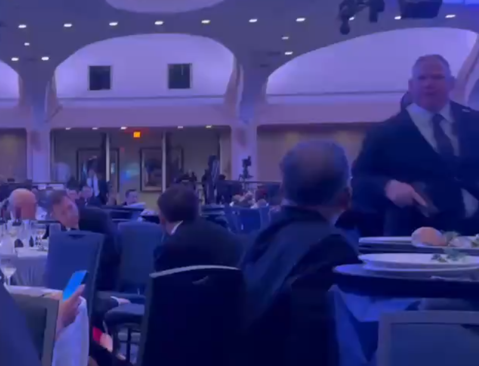 Donald Tramp correspondent dinner (1).png