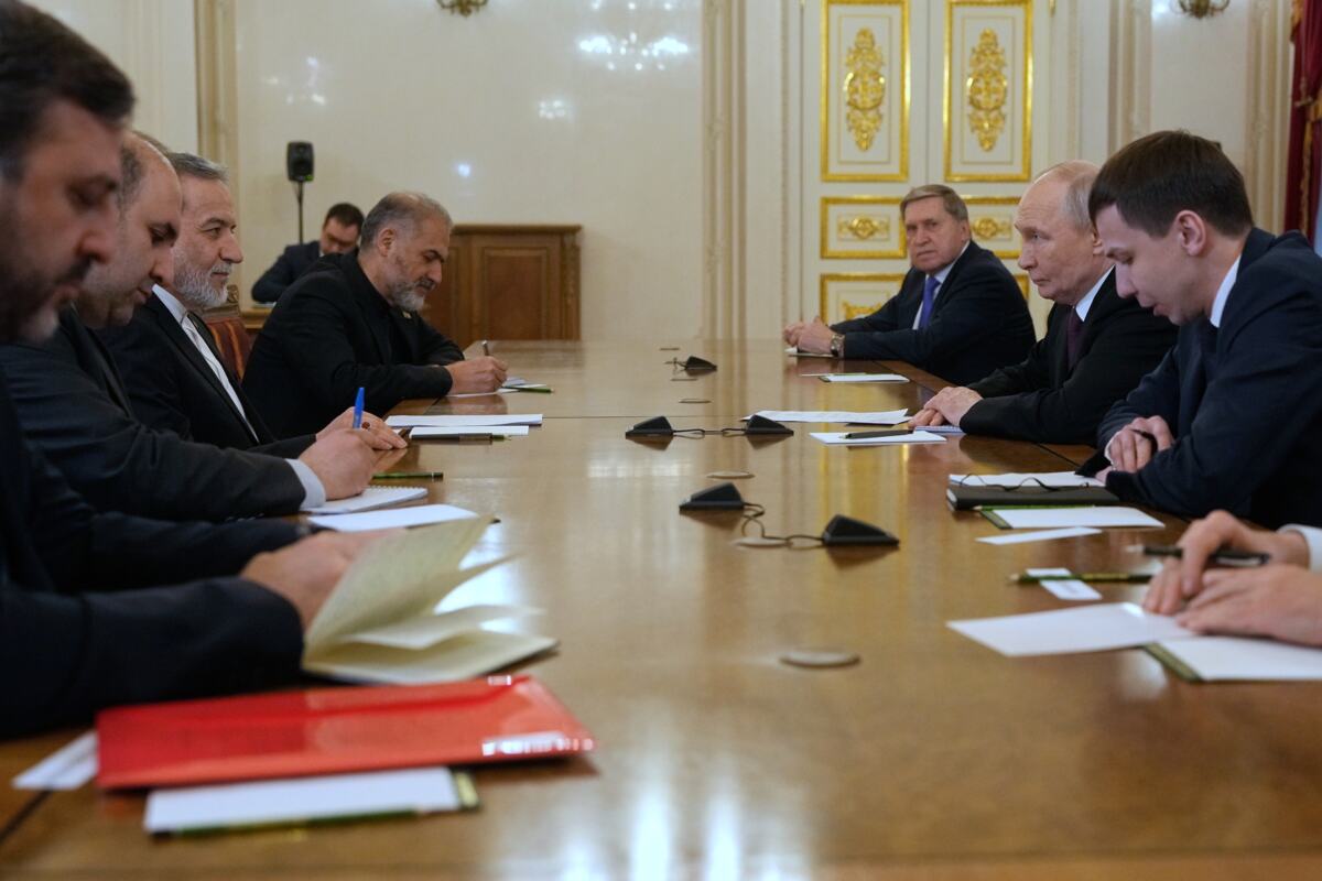 putin05 EPA Dmitri Lovetsky  Pool.jpg