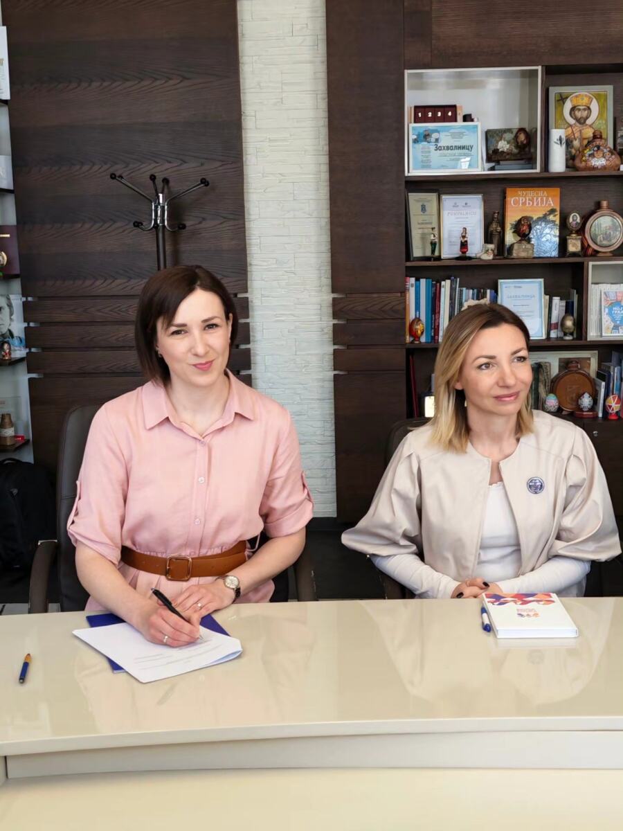 Ministarka Macura sa predsednicom opštine Trstenik.jpg