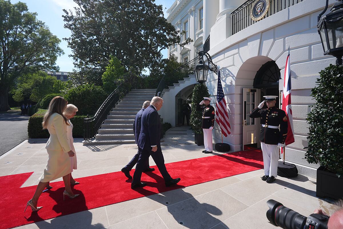 x04 AP Mark Schiefelbein.jpg