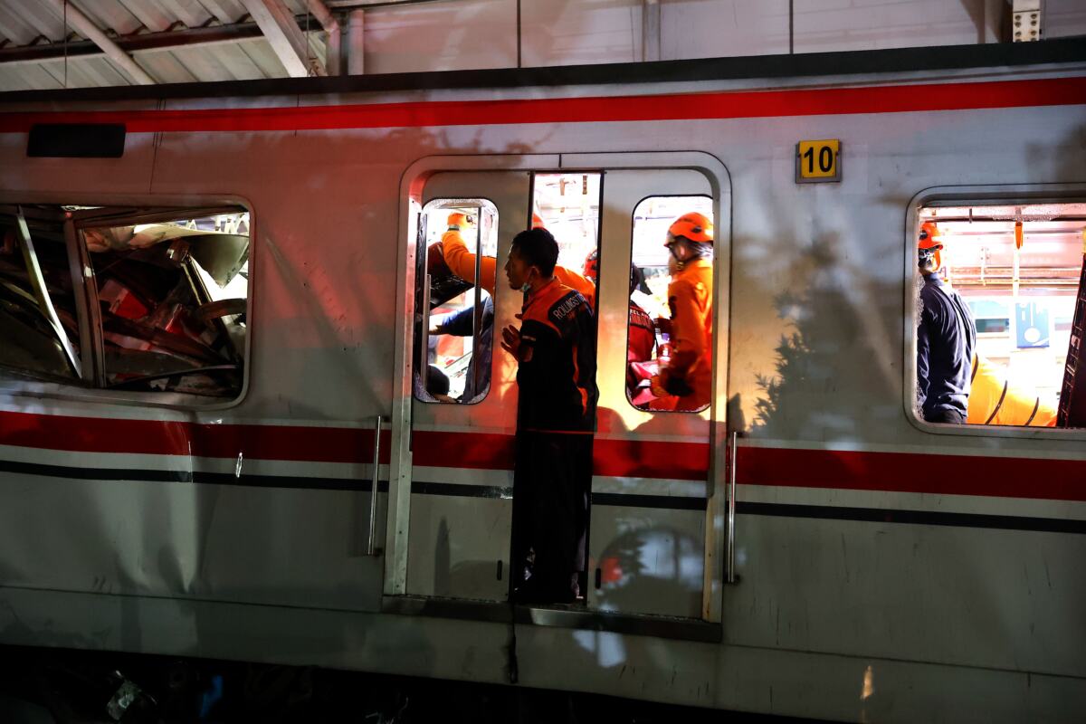 jakarta03 EPA Mast Irham.jpg