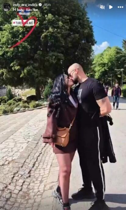 NASRED ULICE SE LJUBE: Ovo je novi dečko Indi Aradinović: Ćelav, visok, a pevačica u minjaku (FOTO)