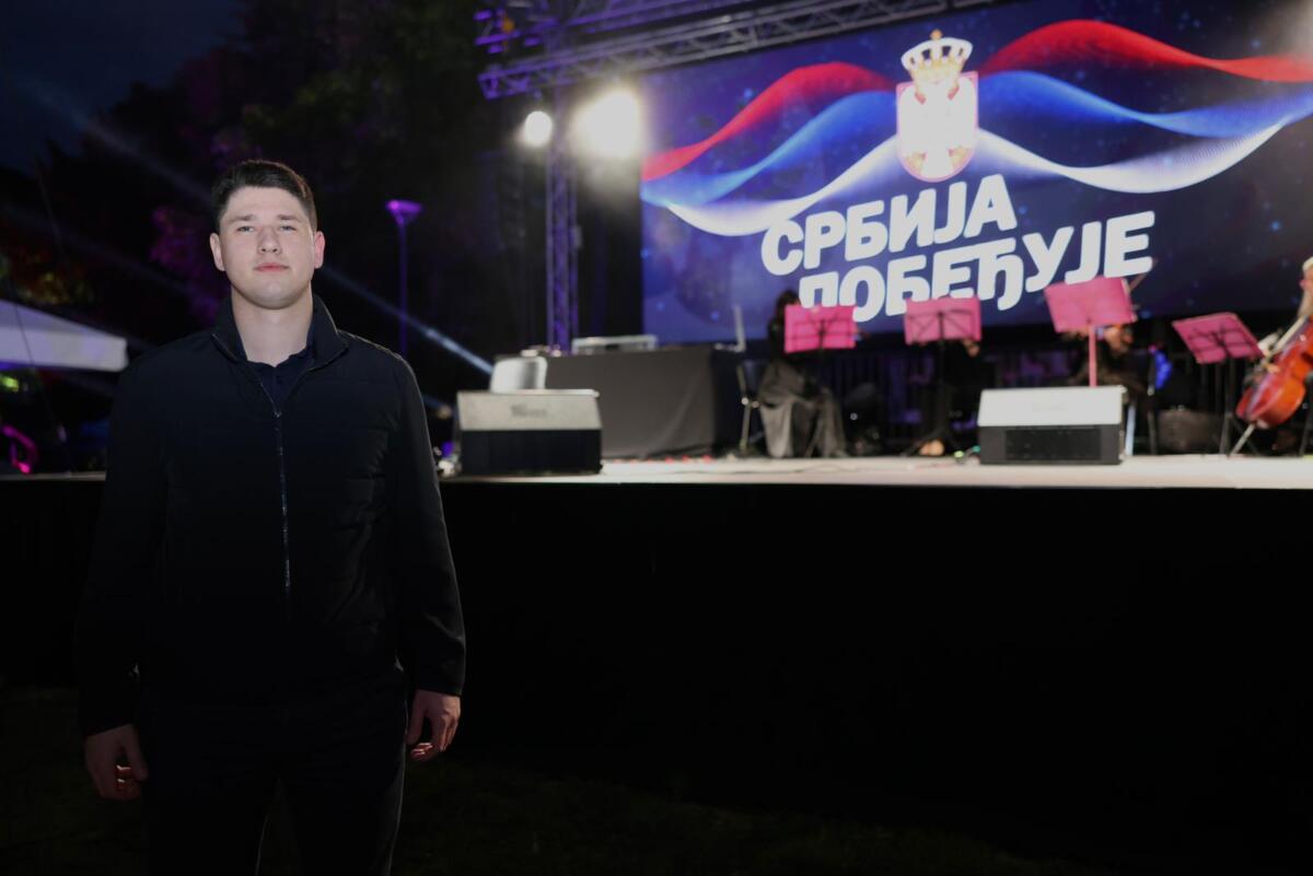 Ćacilend žurka SNS Pionirski park.jpeg