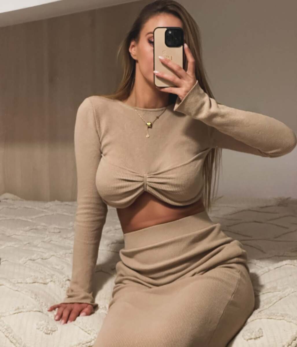 PRVO OGLAŠAVANJE BIVŠE ŽENE NENEDA ALEKSIĆA ŠA POSLE 9 MESECI Ivana nestala iz javnosti, a sad opalila selfi u preuskom topu (FOTO)